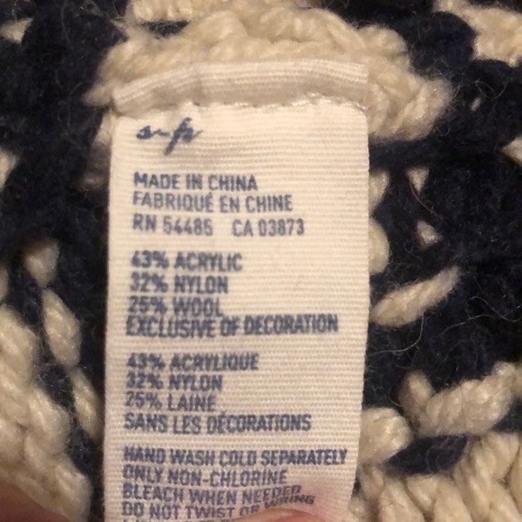 Thick American Eagle snowflake patterned sweater. - Picture 7 of 7